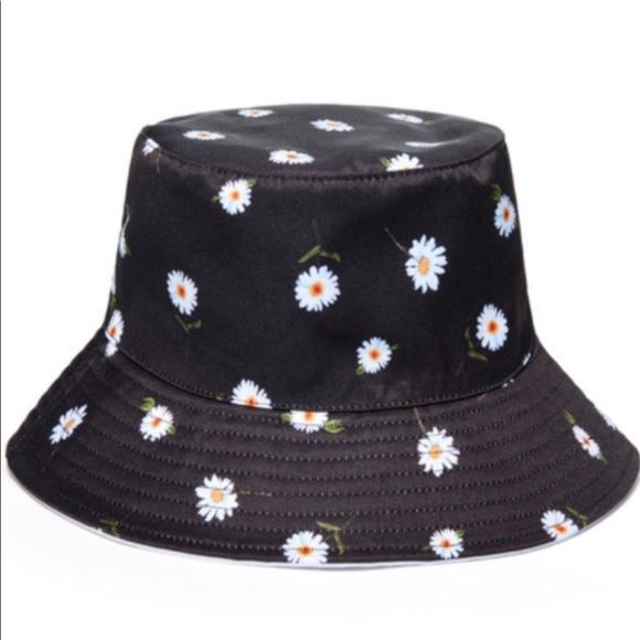 ALICE + OLIVIA DAISY PRINT REVERSIBLE BUCKET HAT - Picture 7 of 13